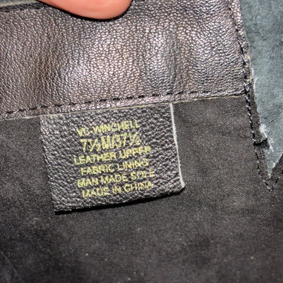 Black boots; gold hardware w/inside zipper; very nice & comfortable. - Picture 7 of 15